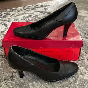 AEROSOLES black leather “Lust Worthy” pumps, size 7, 3” heel